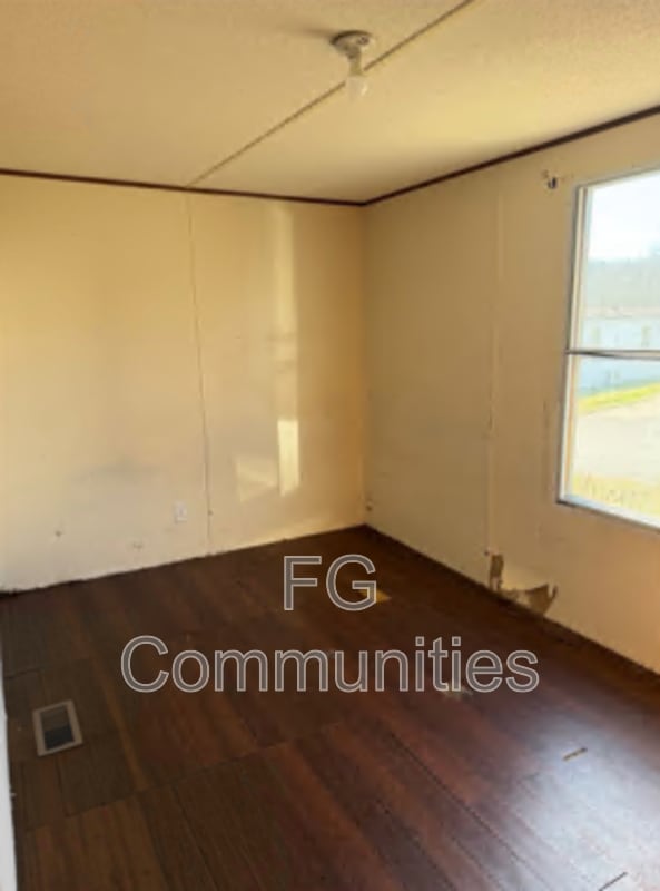 Building Photo - 1791 Breezewood Dr