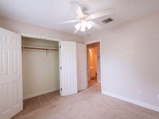 Building Photo - 3214 Grand Lake Dr