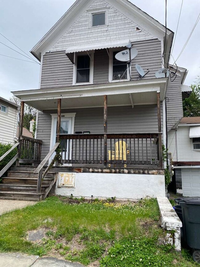 Building Photo - 928 Clearview St