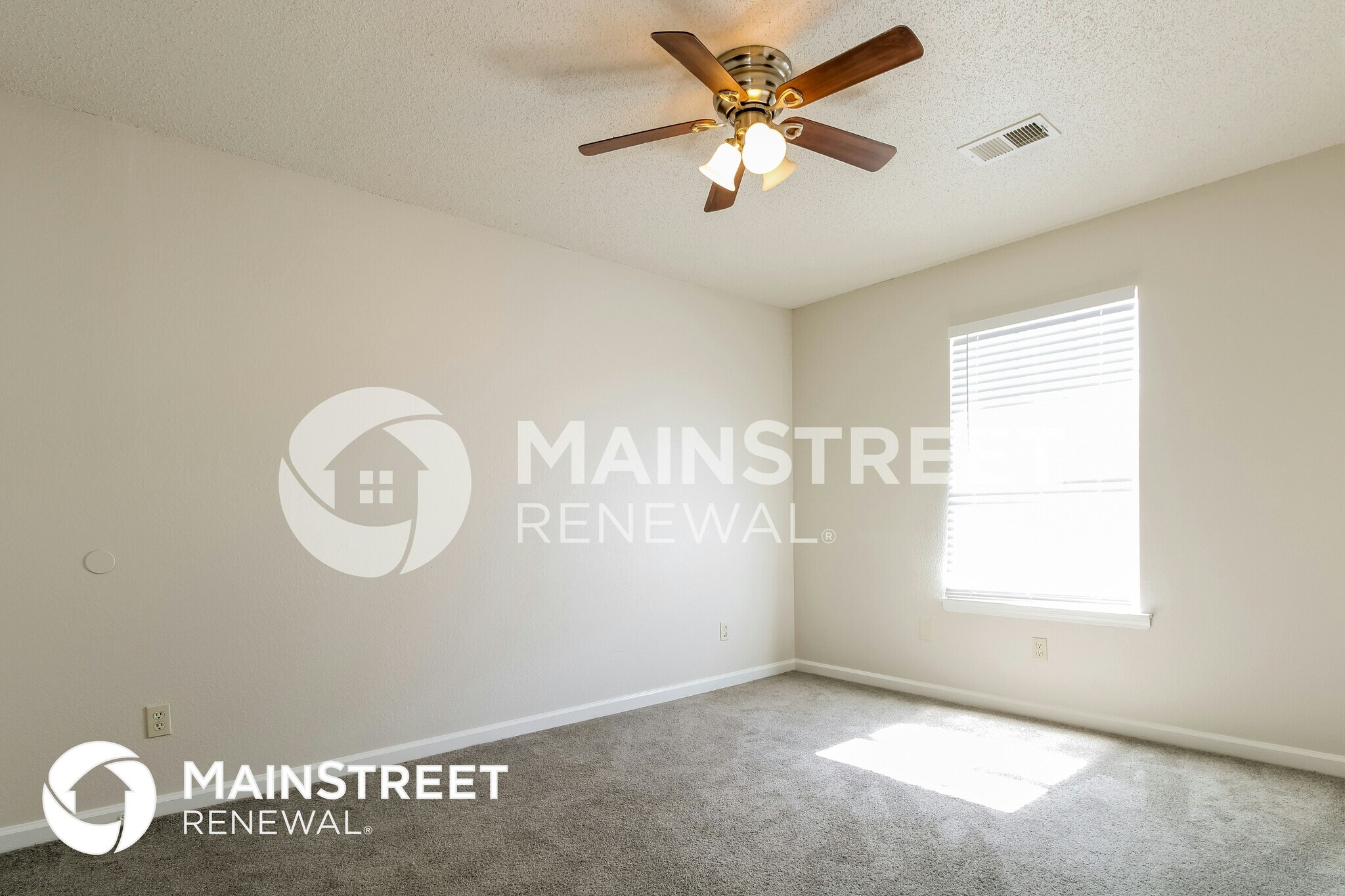 Building Photo - 4660 Royal View Dr