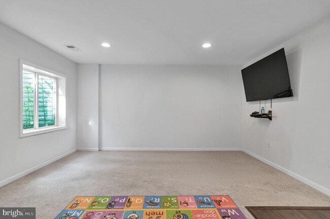 Building Photo - 8633 Rosecrans Ln