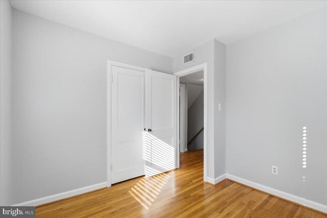 Building Photo - 403 S Veitch St