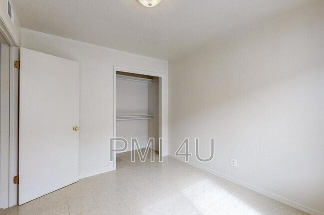 Building Photo - 233 Tennessee St NE