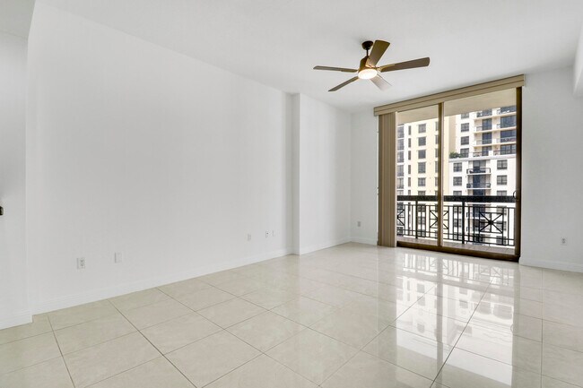 Building Photo - 801 S Olive Ave