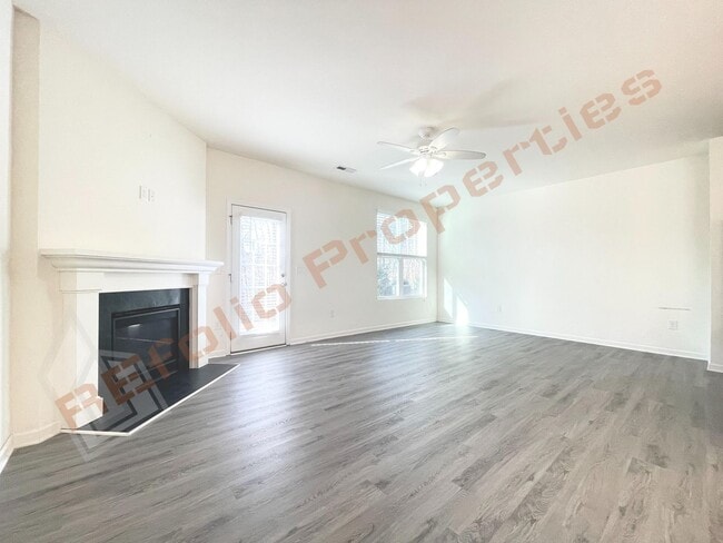 Building Photo - Great Location! 2 Story 3 Bedroom 1 Car-Garage End Unit Town Home with Community Pool  @ 55 James...