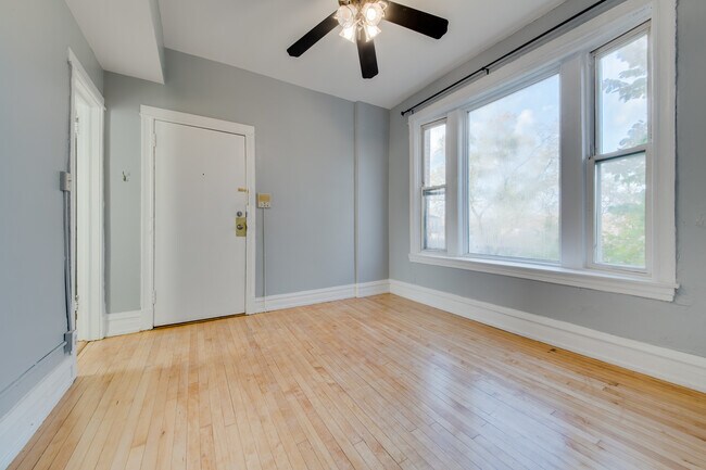 Building Photo - 2511 W Le Moyne St