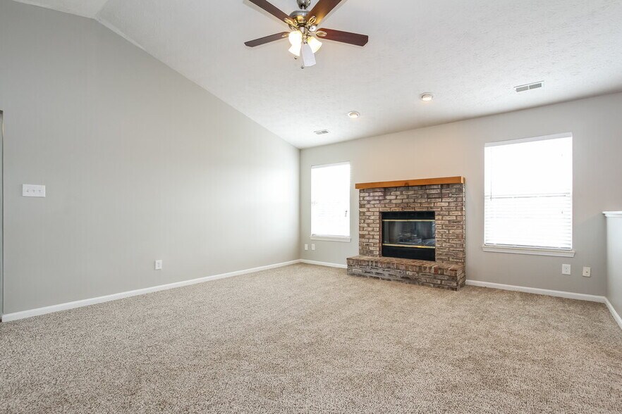 Building Photo - 7737 Blue Willow Dr