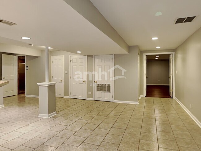 Building Photo - 214 Winding Trail