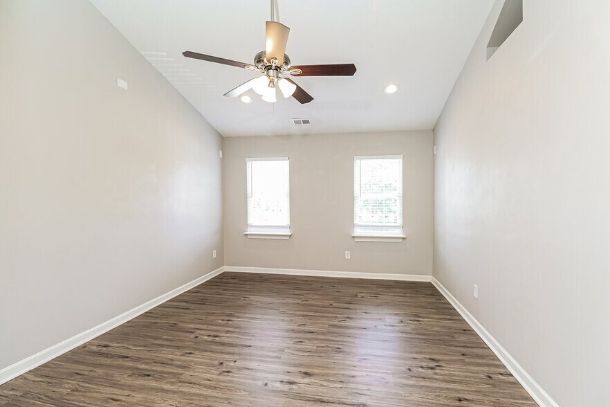 Building Photo - 112 Bluffton Rd