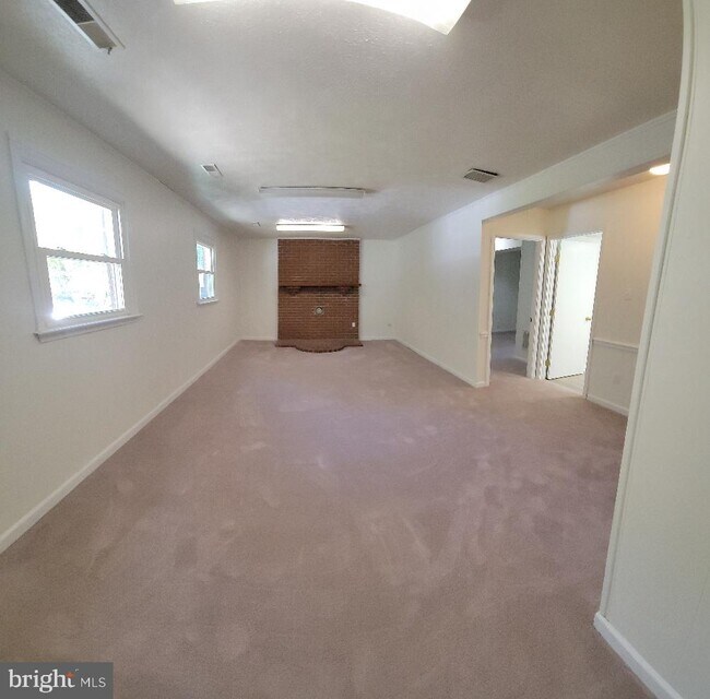 Building Photo - 104 Crutchfield Cir