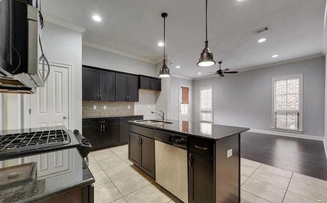Building Photo - 7853 Seville Ct