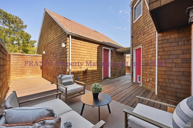 Building Photo - Panoramic View From This Strawberry Home w...