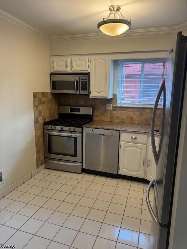 Building Photo - 250 Ridgedale Ave