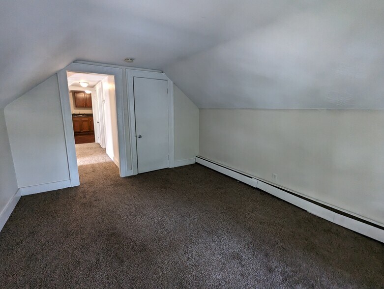 Building Photo - 608 Elmwood Ave