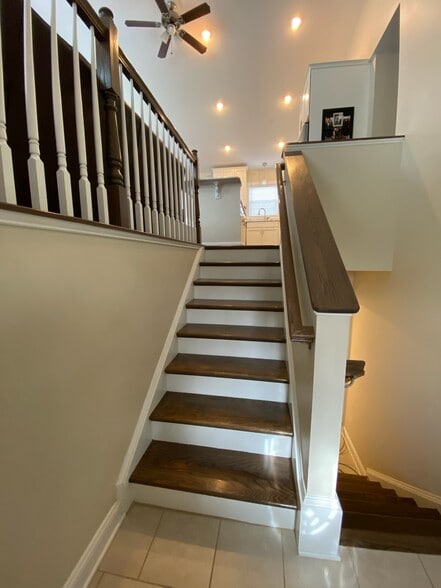 Entry foyer - 965 Old Annapolis Neck Rd