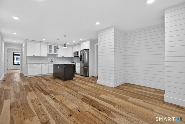 Building Photo - 32 1/2 Village Rd