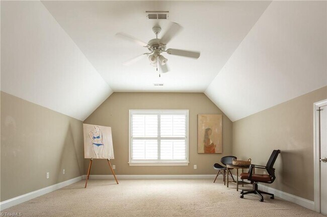Building Photo - Spacious 4 Bedroom in Lake Jeanette - Larg...