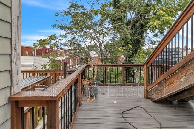 Building Photo - 1239 Kenyon St NW