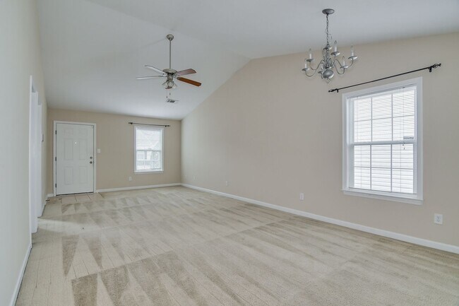 Building Photo - End Unit Townhome!