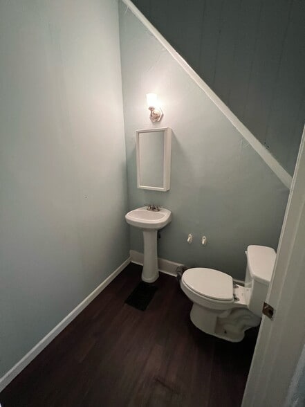 Building Photo - 832 Oak Street