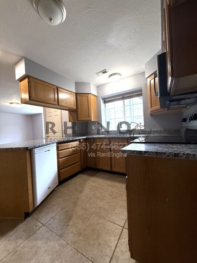 Building Photo - 370 W 4900 S