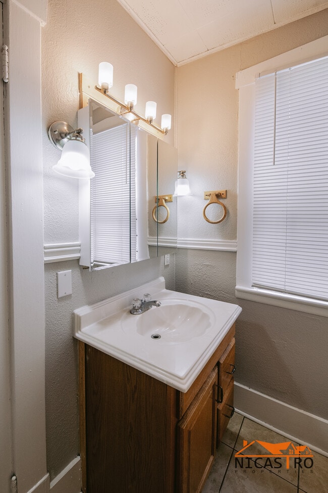 Building Photo - 1600 N 4th St