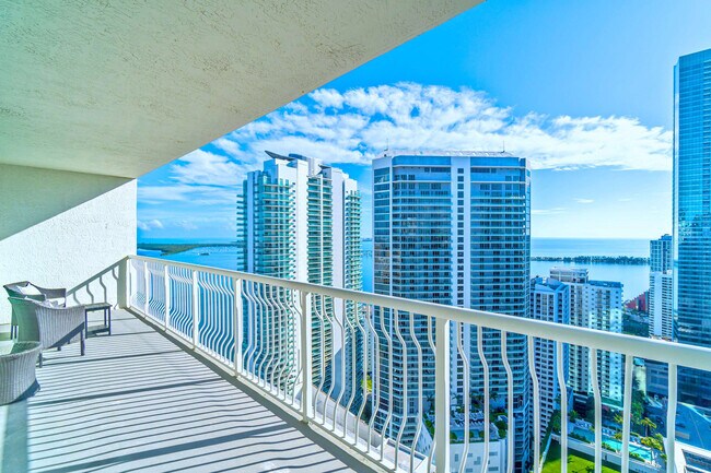 Building Photo - 1200 Brickell Bay Dr