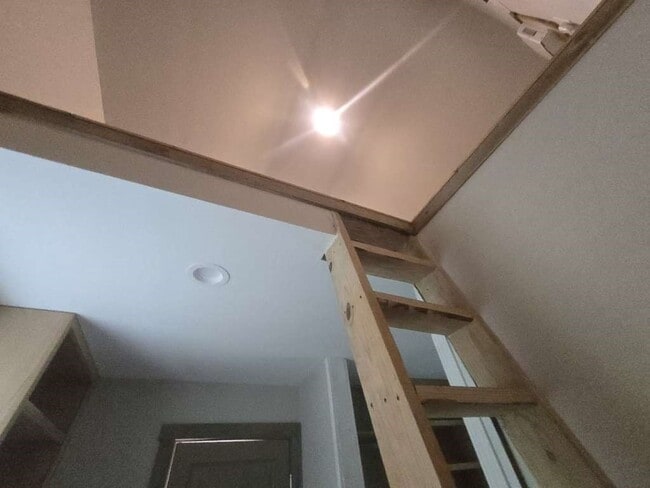 Building Photo - 667 Miller Dr