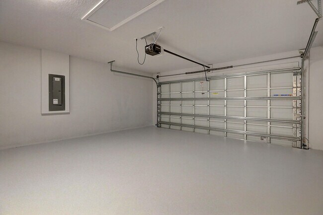 Building Photo - 2352 SW Plum Ct