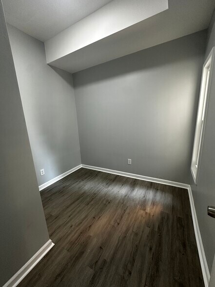 Building Photo - 381 Straight St