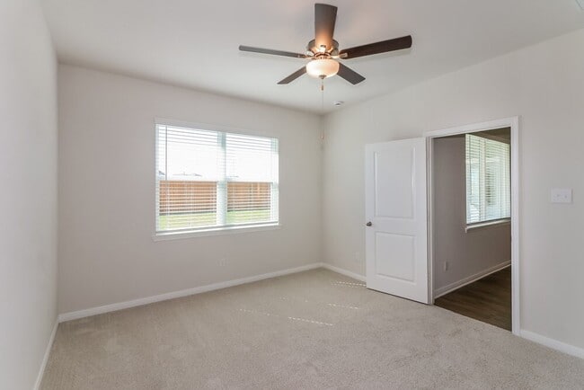 Building Photo - 405 Sunny Highlands Dr