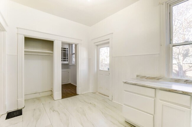 Building Photo - 2854 Shaffer Ave