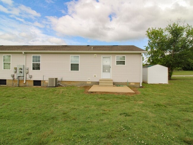 Building Photo - 123 Meadows Ln