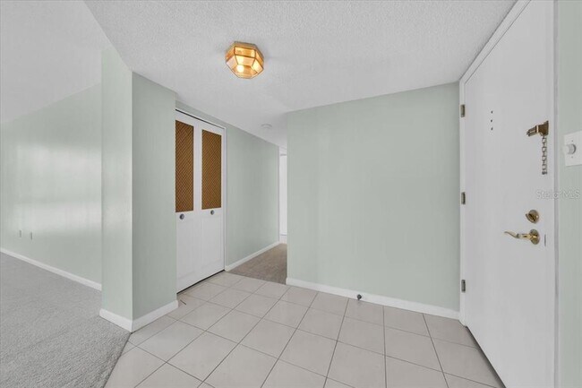 Building Photo - 660 Island Way