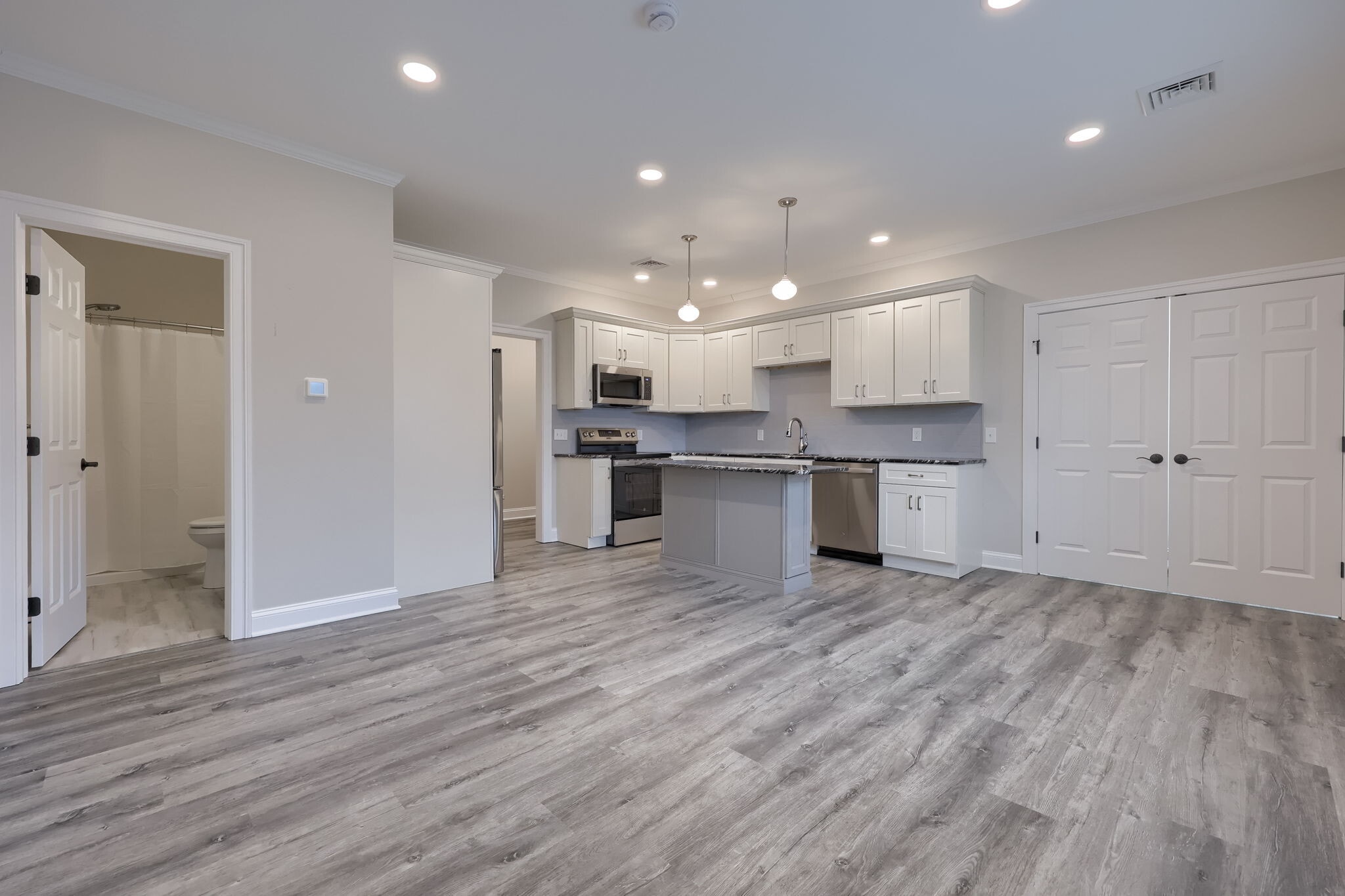 Building Photo - 231 E Main St