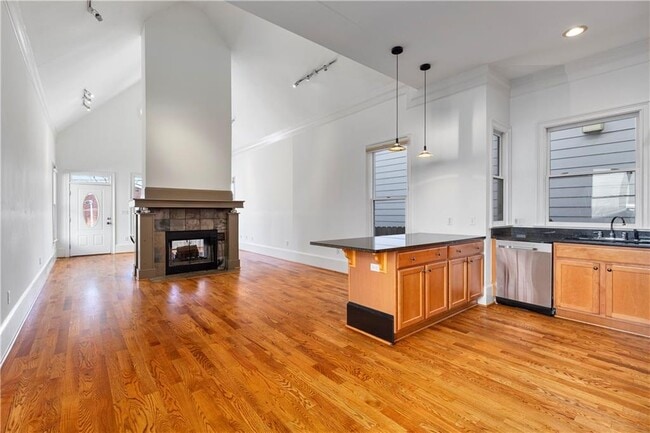 Building Photo - 224 Lampkin St NE