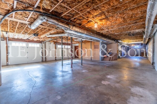 Building Photo - Spacious 5 Bedroom Home in the Heart of Sherwood Forest