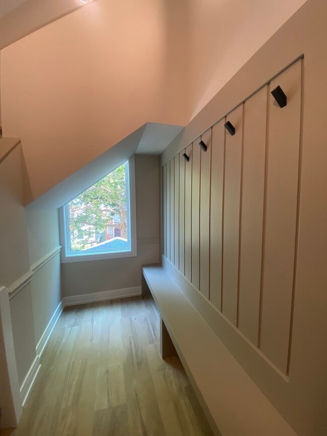 Building Photo - 2934 N Avers Ave