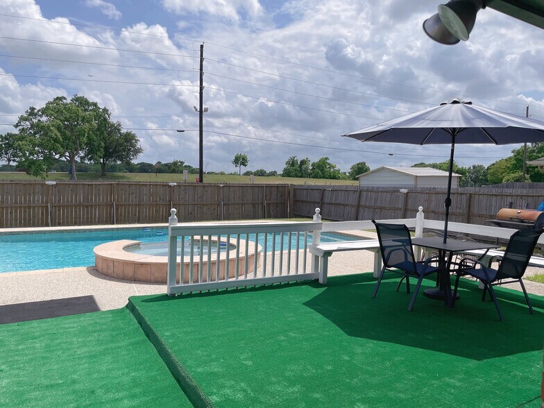 Building Photo - 4026 Almond Lake Dr
