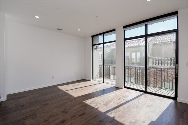 Building Photo - 4820 Caroline St
