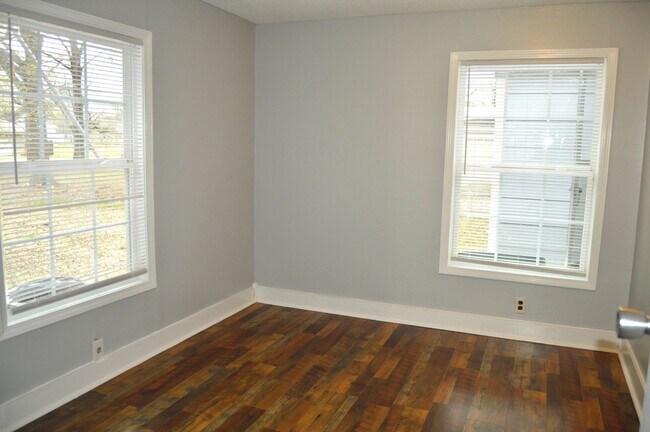 Building Photo - 3 Bedroom 1 Bathroom