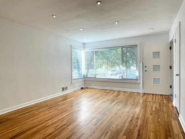 Building Photo - 2131 E Atkin Ave