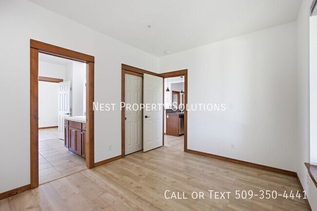 Building Photo - 6432 Melby Way NE