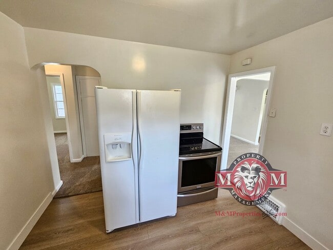 Building Photo - Remodeled 2 Bd 1.5 Ba Home in Sandy