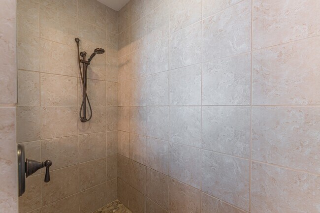 Building Photo - 31 Woodglade Way