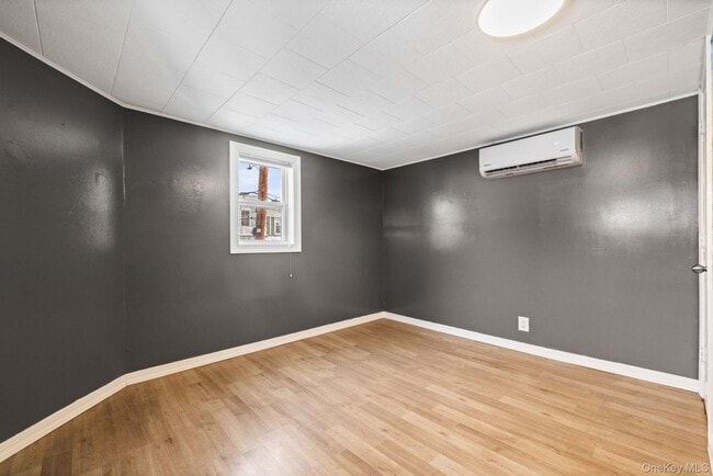 Building Photo - 30 Bridge St