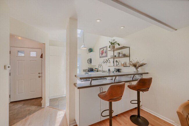 Building Photo - Charming Updated 3BR Gem | Great Boulder Access