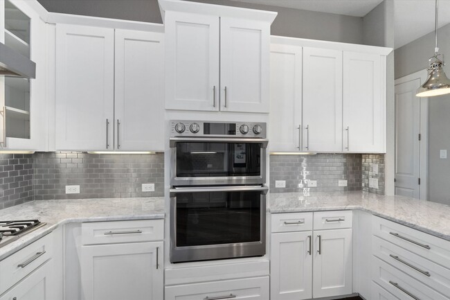 Building Photo - Modern Luxury Meets Austin Charm: 4 BR, 2.5 BA Gem