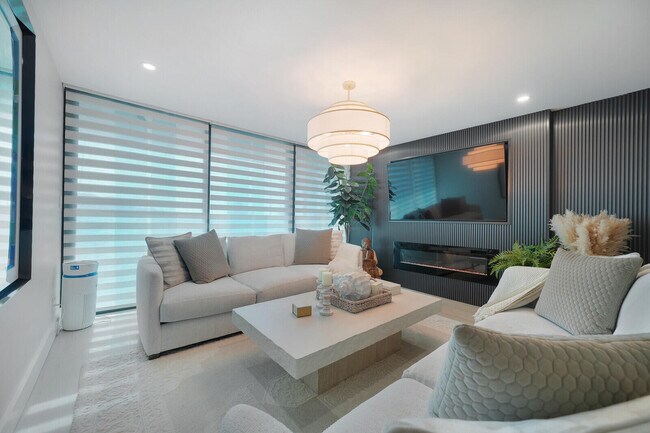 Building Photo - 2727 N Ocean Blvd
