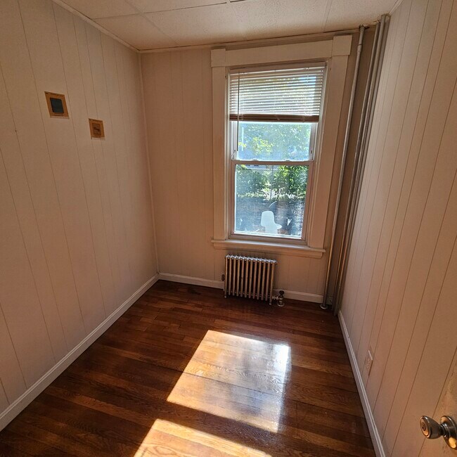 Building Photo - 384 Washington St